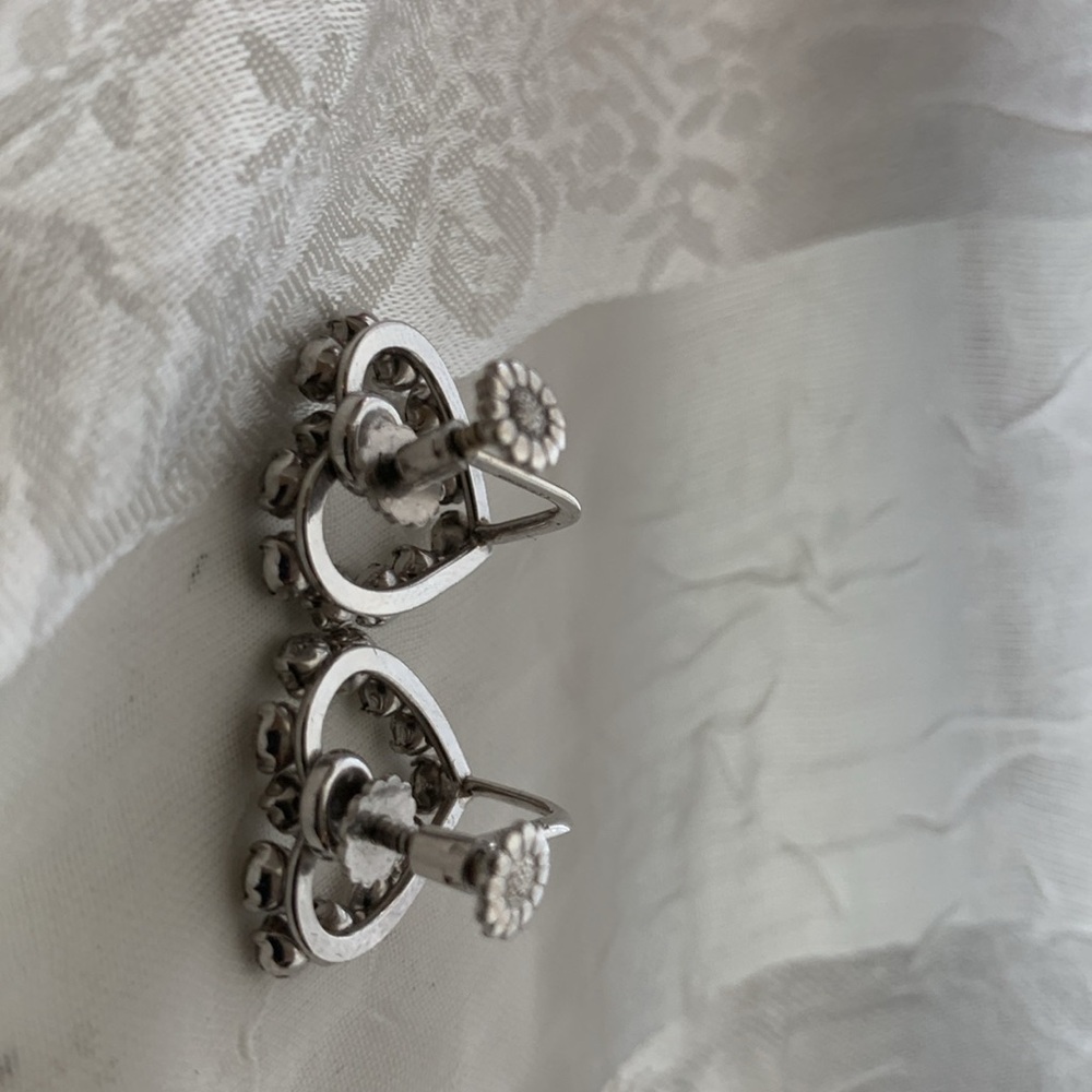 Krementz vintage Heart-Shaped Silver Crystal Screwback vintage earrings - Picture 3 of 5